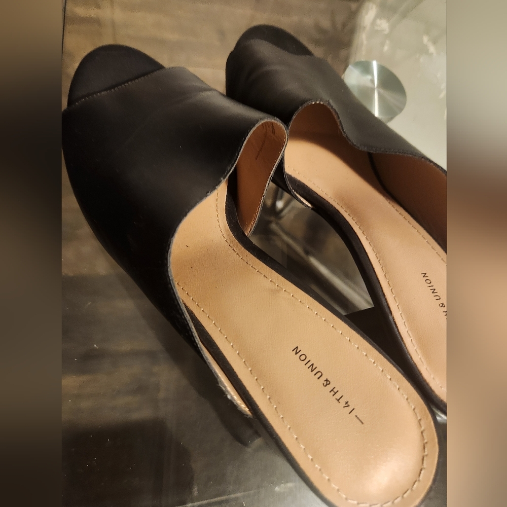 Heels - Picture 2 of 4